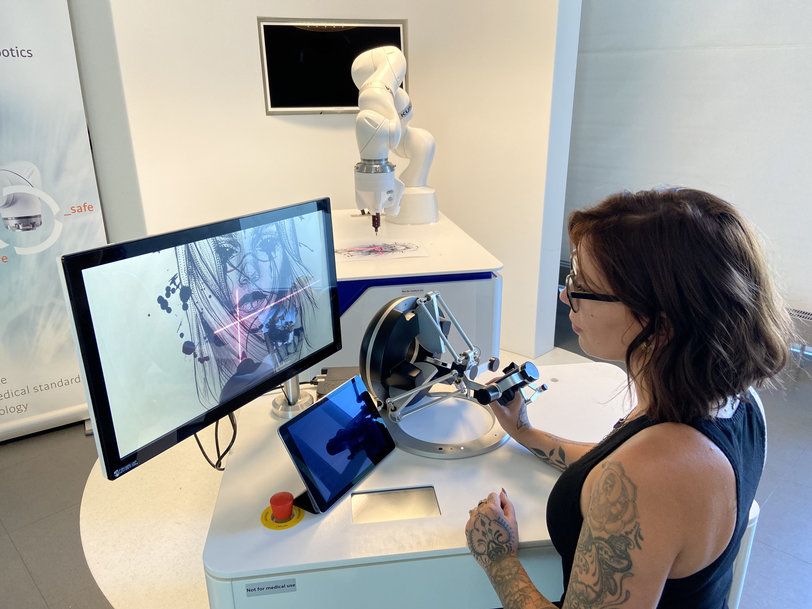 Technologie der Zukunft: KUKA mit Tele-Tattoo-Roboter auf der Digital X in Köln